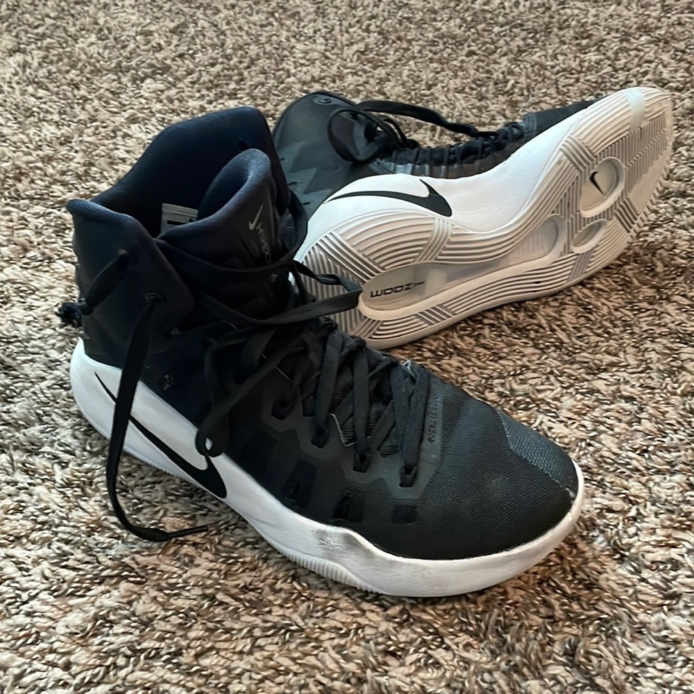 Mens 8.5 Nike shoes